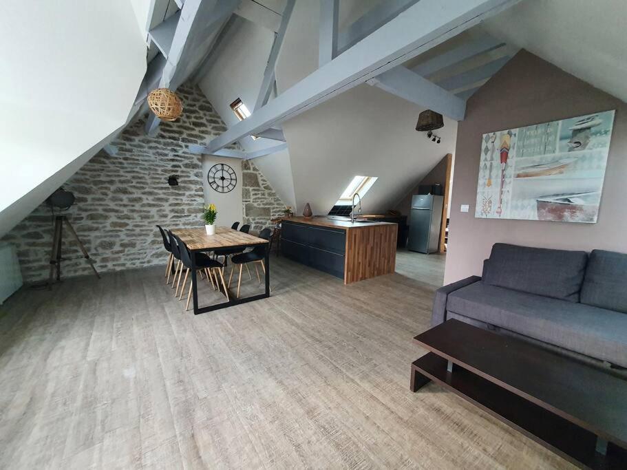 Proche Commerces Et Plages * Guilvinec